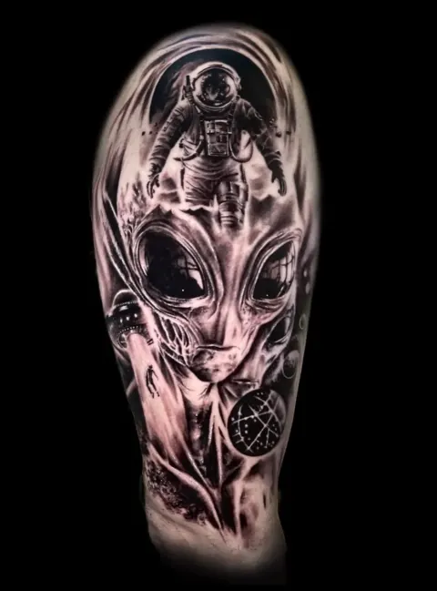 Tatuaggio astronauta spazio Lugano