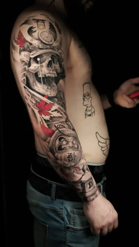 Tatuaggio braccio teschio stile giapponese Lugano