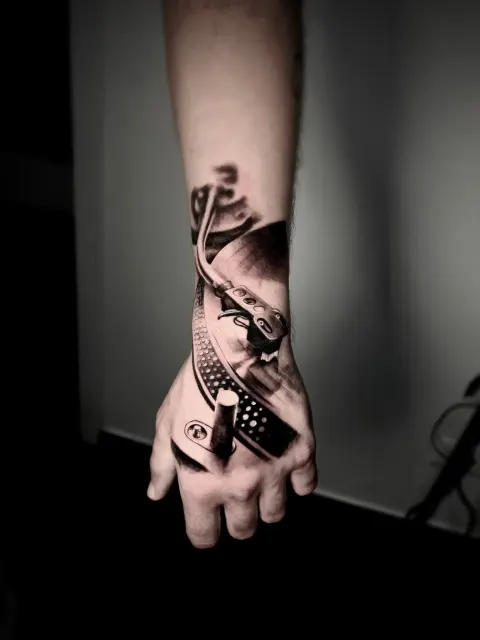 Tatuaggio giradischi musica Lugano