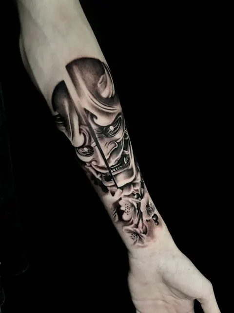 Tatuaggio maschera giapponese Lugano