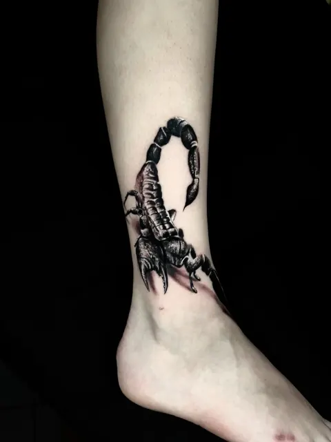 Tatuaggio scorpione realistico Lugano